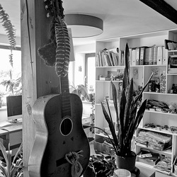 202508-Txequia PetiHosty-House